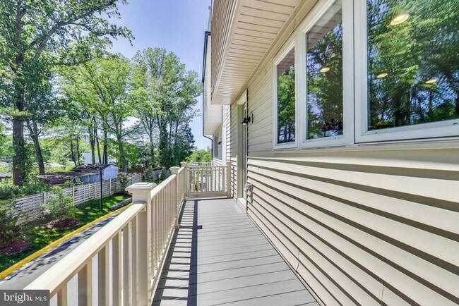 Building Photo - 5004 Oakmoore Dr
