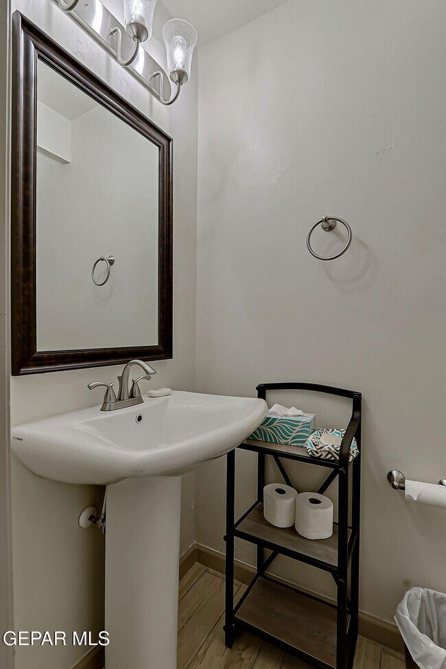 Building Photo - 7825 Enchanted View Dr