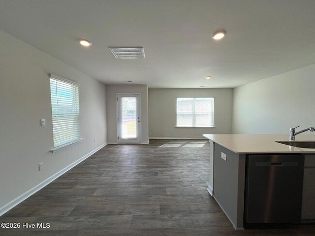 Building Photo - 201 Maddox Dr