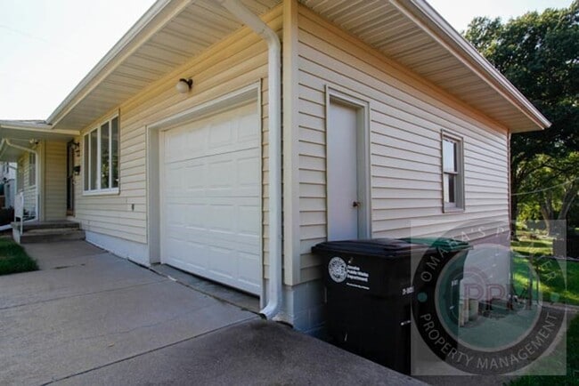 Building Photo - $300.00 off Deposit!!!  Convenience & Styl...