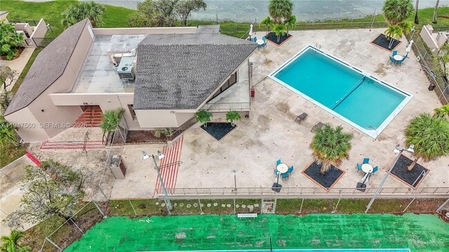 Building Photo - 9193 Fontainebleau Blvd