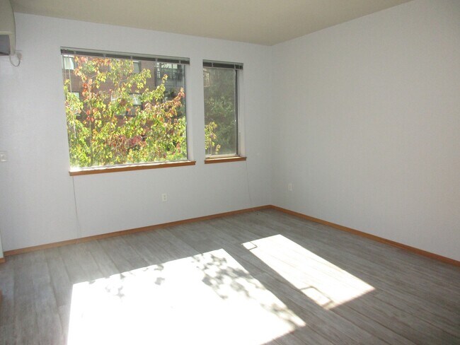 Building Photo - 1125 NW 9th Ave