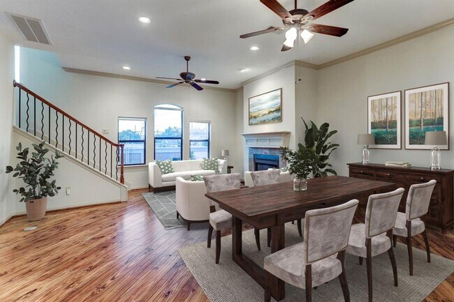 Building Photo - Impeccably Maintained Midtown Townhome with Downtown Views!