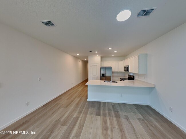 Building Photo - 590 Holly Lks Dr
