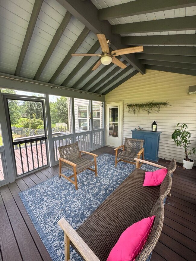 Building Photo - FOR LEASE- 4 BEDROOM FURNISHED HOME IN MT....