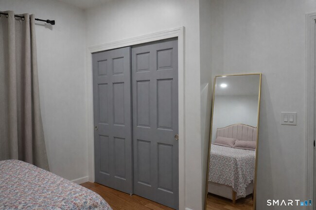 Building Photo - 171 Pequonnock St