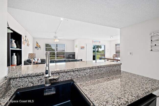 Building Photo - 4570 Ocean Beach Blvd