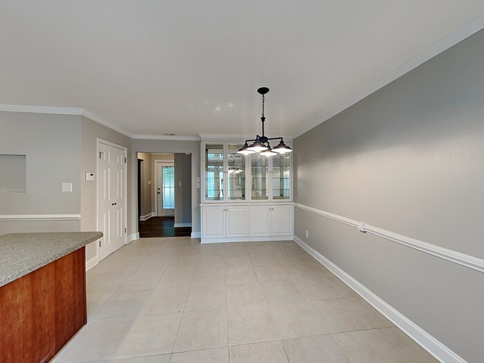 Building Photo - 100 Raymond St