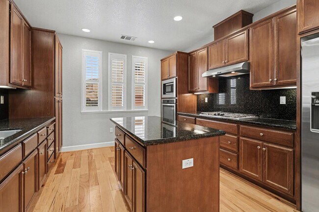 Building Photo - 568 Selby Lane