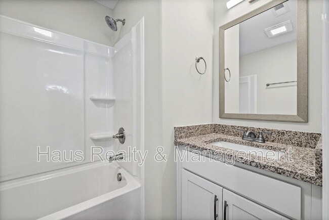 Building Photo - 839 Cumberland Dr