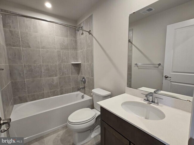 Building Photo - 4928 Dunhaven Dr
