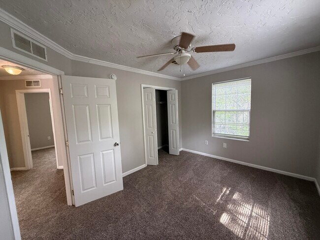 Building Photo - 72 Pisces Dr