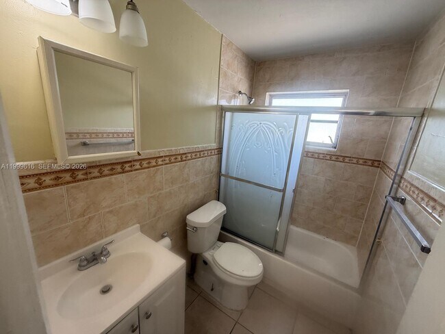 Building Photo - 1225 W 30th St