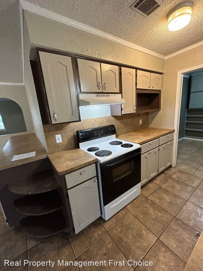 Building Photo - 3 br, 1 bath House - 905 W Denver