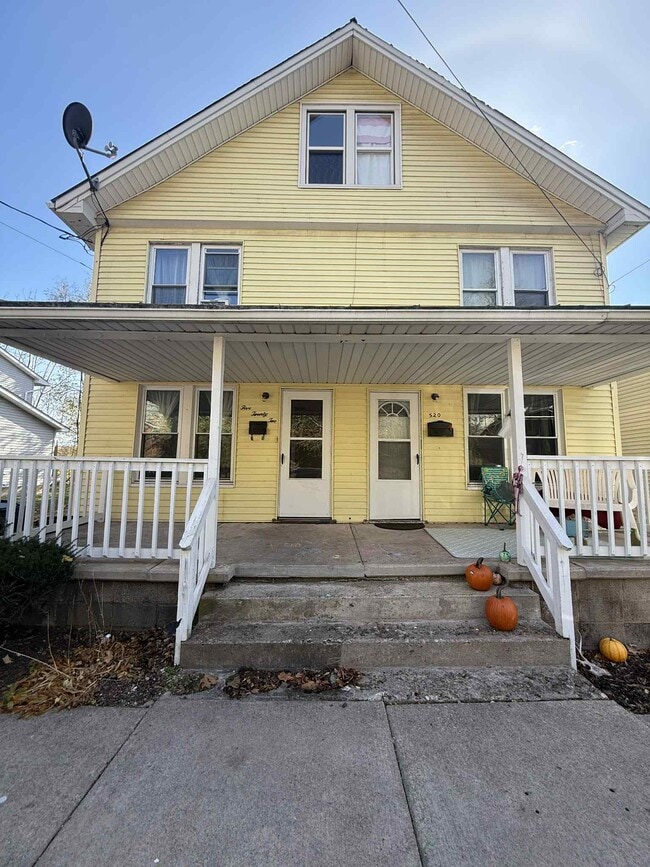 Building Photo - 522 E 4th St