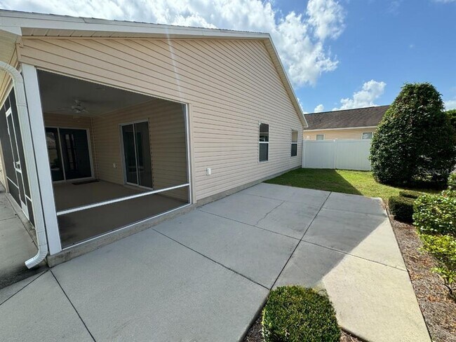 Building Photo - 2238 Southwood Dr