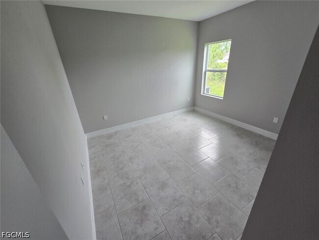 Building Photo - 1021 Alcalde St E