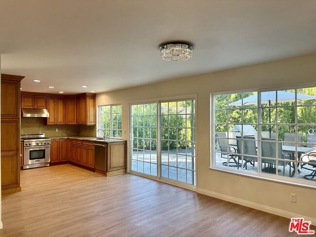 Building Photo - 26065 Redbluff Dr