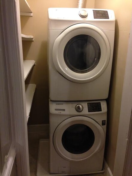 Washer/Dryer - 166 Quail St