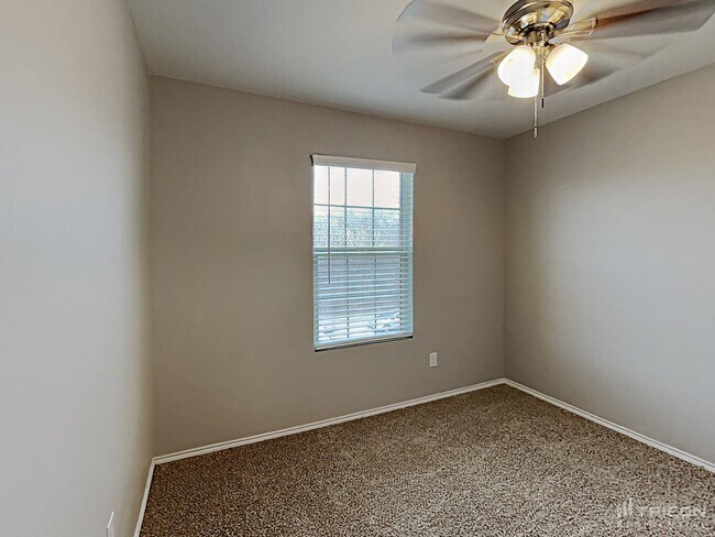 Building Photo - 747 Myrtle Ln