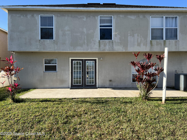 Building Photo - 1717 Las Palmos Dr