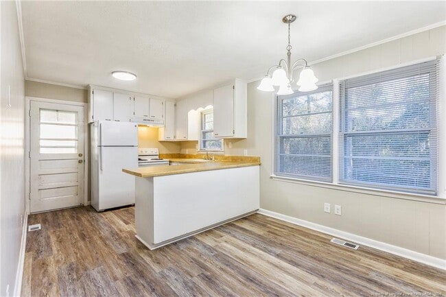 Building Photo - 1089 Essex Pl