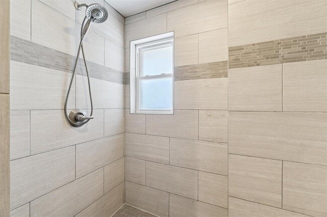 Building Photo - 4824 Elmview Dr