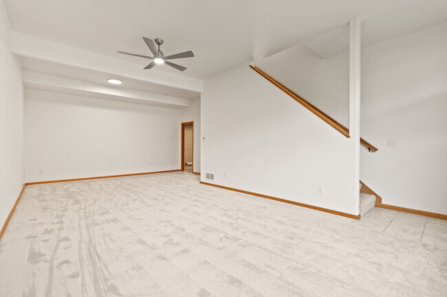 Building Photo - 13 Redtail Ct