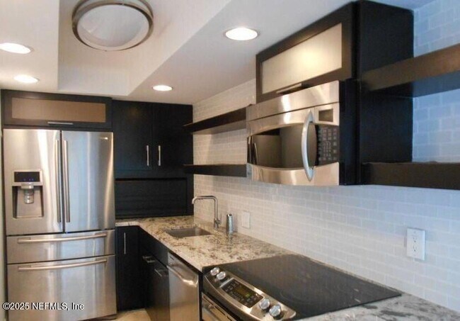 Building Photo - 1601 Ocean Dr S