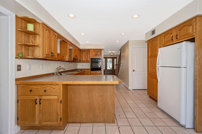 Building Photo - WELLER ESTATES