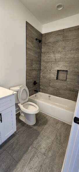 Building Photo - 2431 Franklin Ave