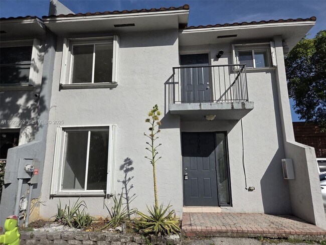 Building Photo - 3940 NW 76th Terrace