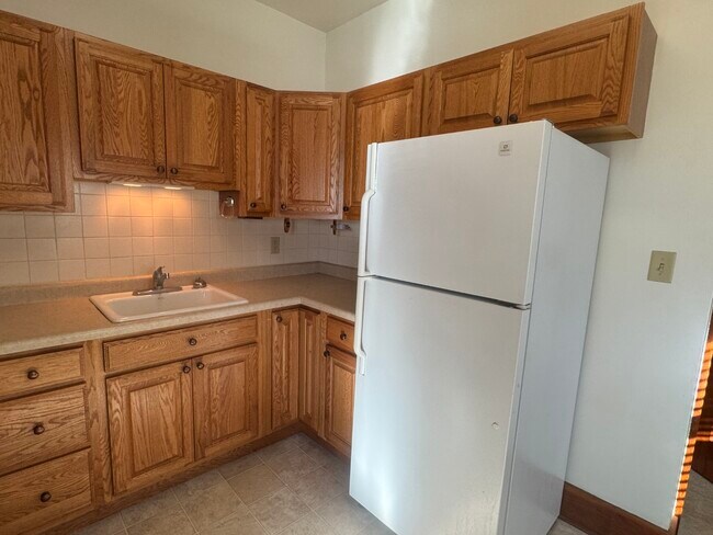 Building Photo - 2246 Bellevue Ave