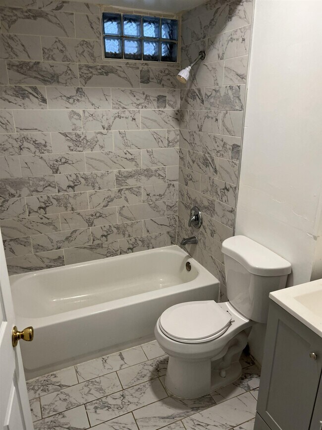 Building Photo - 167 Garfield Ave