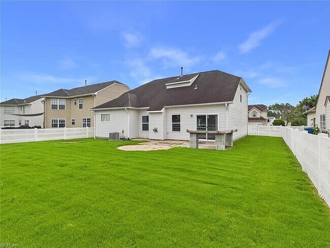 Building Photo - 2536 7 Kings Rd
