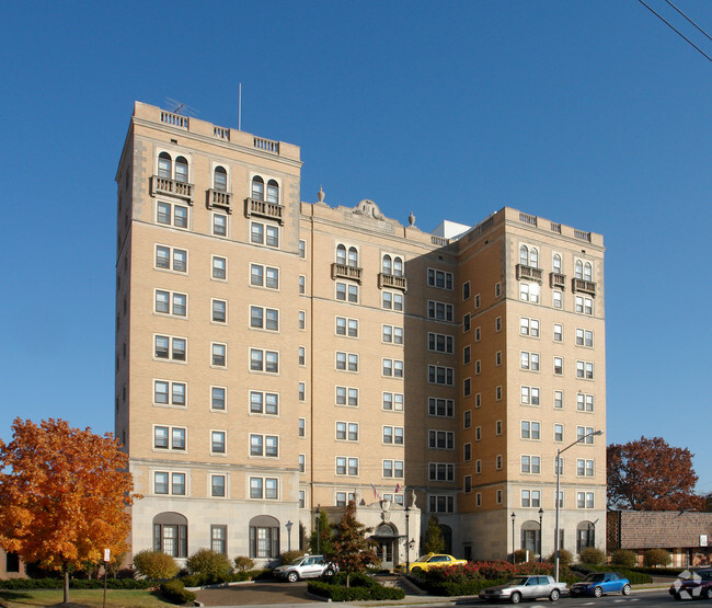 Building Photo - Cambridge Arms Apartments