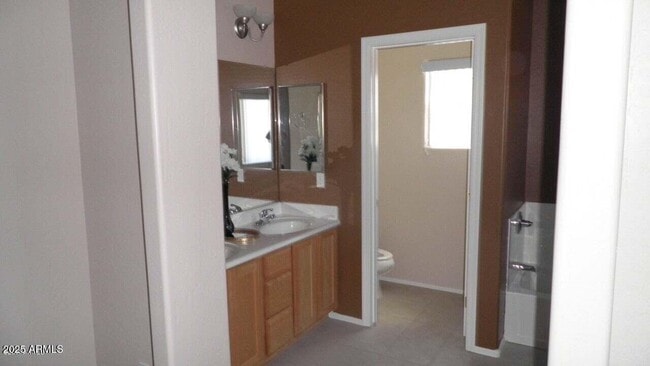 Building Photo - 1015 S Val Vista Dr