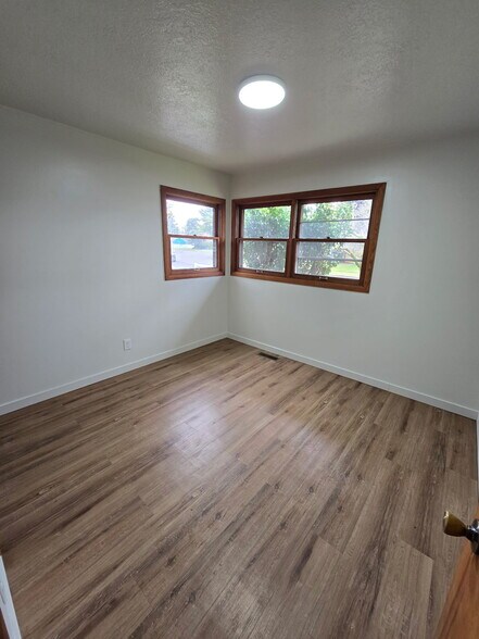 Building Photo - 11824 NE Stanton St