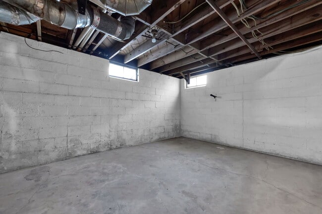 Building Photo - 118 N Kellner Rd