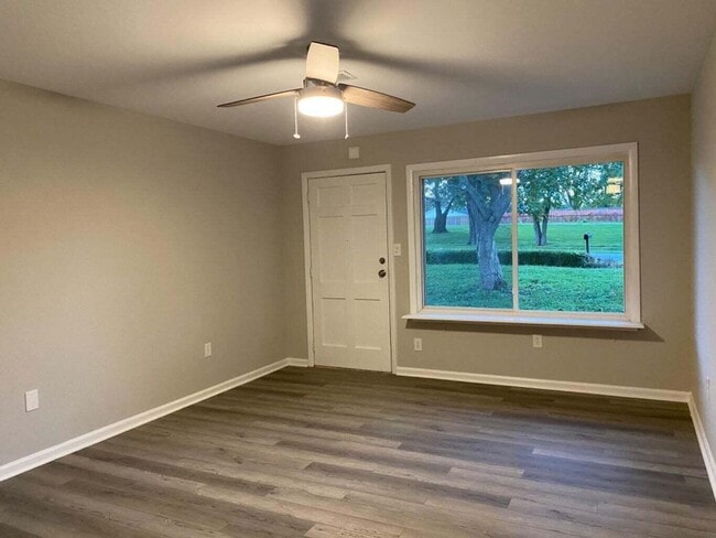 Building Photo - 3004 Arrowhead Dr