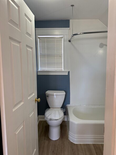 Building Photo - 65 Bacon St