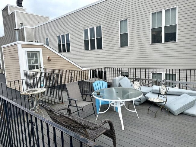 Building Photo - 2 bedroom in Boston MA 02127