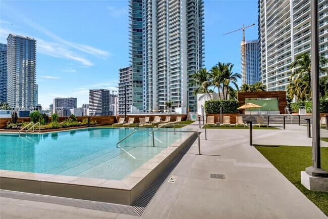 Building Photo - 350 S Miami Ave