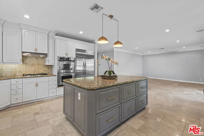 Building Photo - 4724 Noble Ave