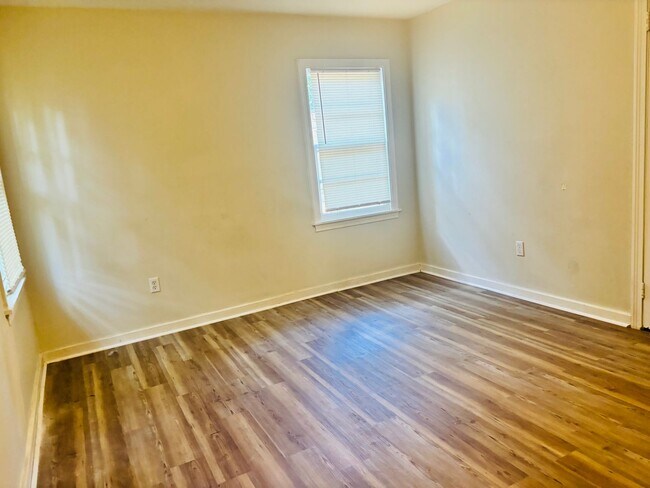 Building Photo - 756 Kensington Pl