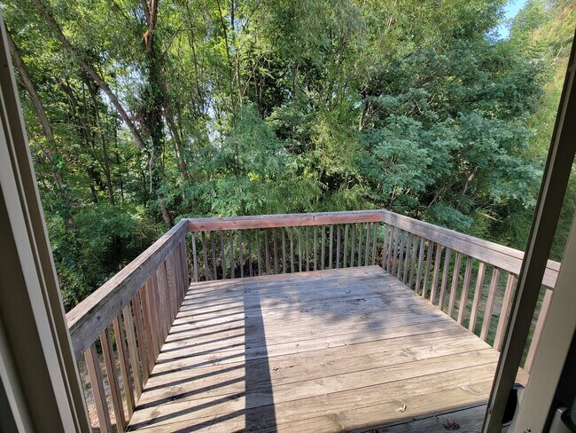 Building Photo - 9318 N Robinhood Ave