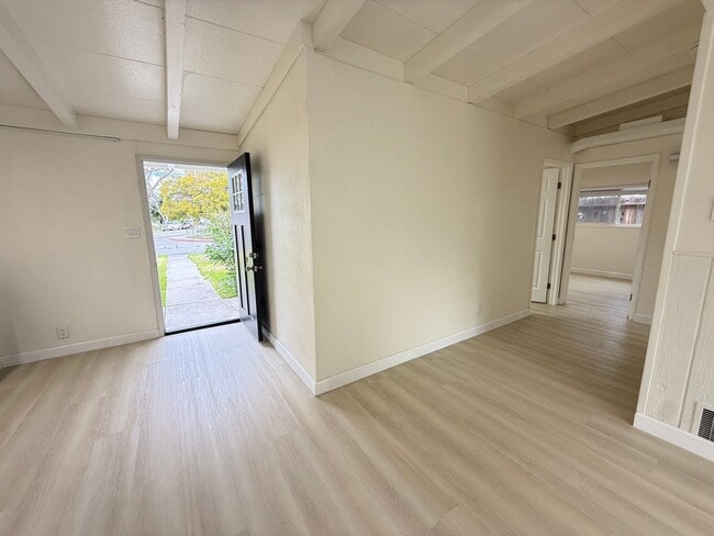 Building Photo - 2598 Dixon Dr