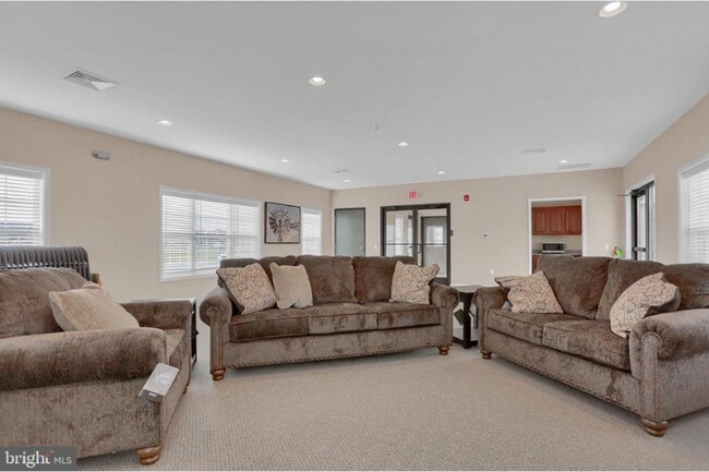 Building Photo - 706 Farmwood Ln