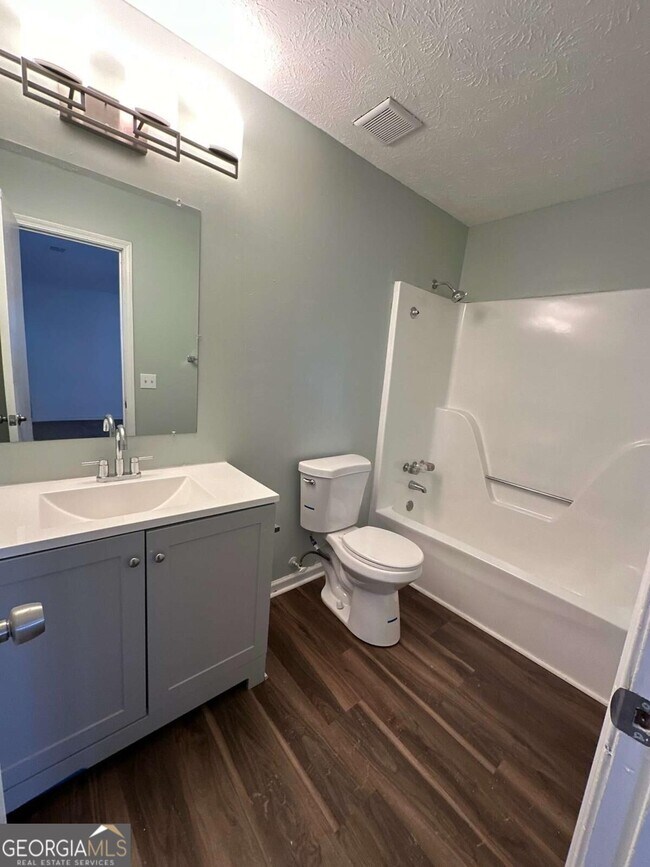 Building Photo - 5172 Ridge Forest Dr