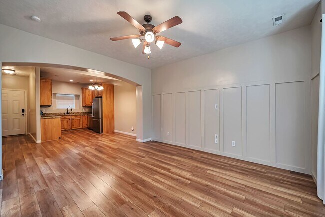 Building Photo - Beautiful Riverton Townhome in Gated Community w 1 car garage attached